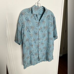 Tommy Bahama Blue Leaf print S/S Button down, Large